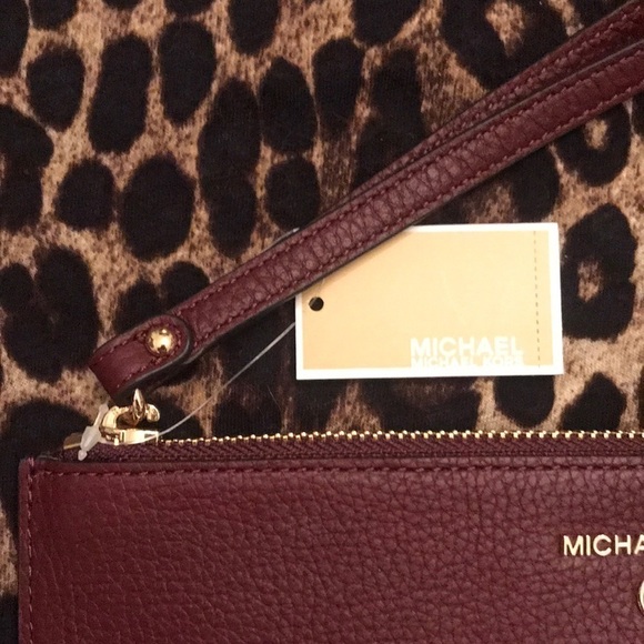 Brand New Michael Kors Genuine Leather Large Zip Clutch Wristlet in Merlot - Picture 3 of 13
